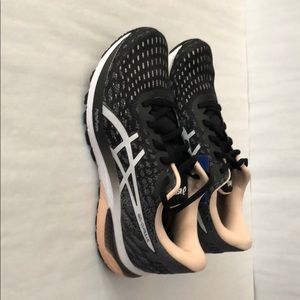 New Women’s Asics Black Gel-Cumulus 22 Shoes